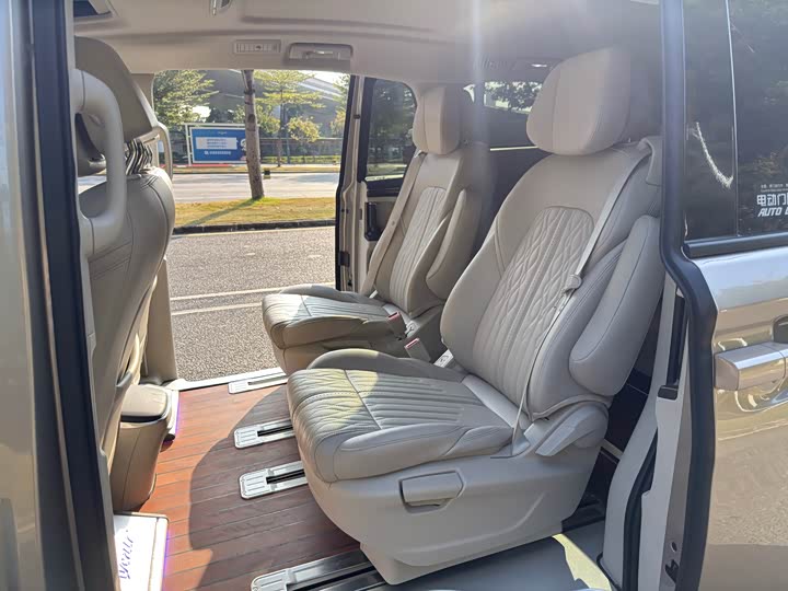 Фото 9 - Buick GL8 ES