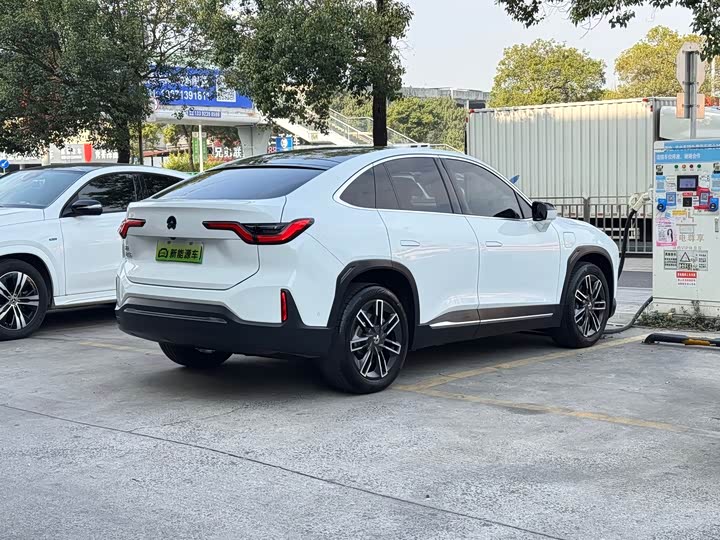 Фото 7 - Nio EC6