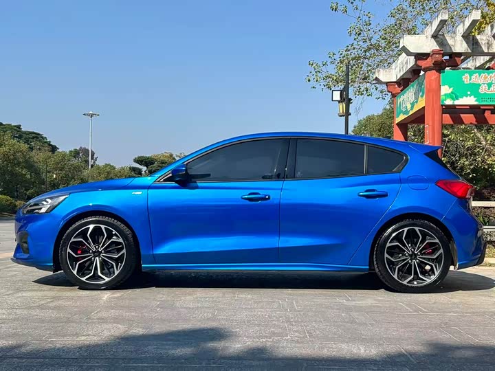 Фото 4 - Ford Focus