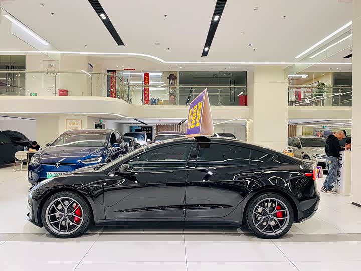 Фото 5 - Tesla Model 3