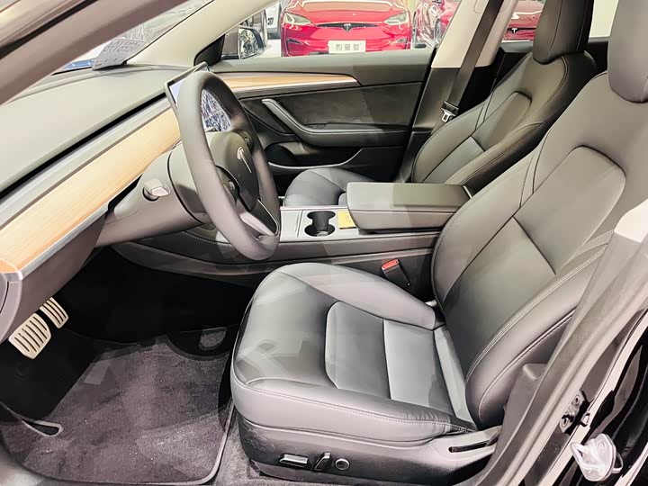 Фото 6 - Tesla Model 3