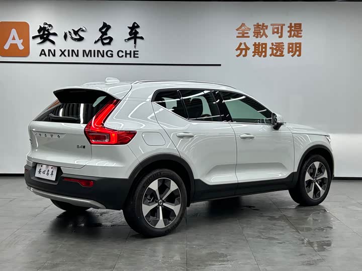 Фото 3 - Volvo XC40