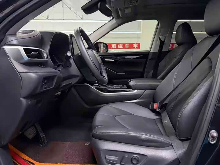 Фото 5 - Toyota Highlander