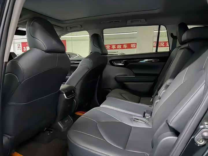 Фото 6 - Toyota Highlander