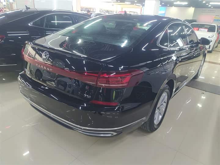 Фото 7 - Volkswagen Passat