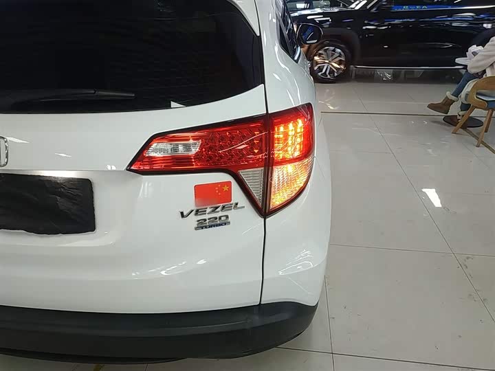 Фото 8 - Honda Vezel