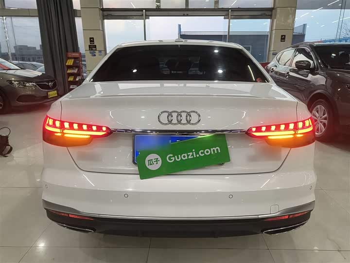 Фото 6 - Audi A4L