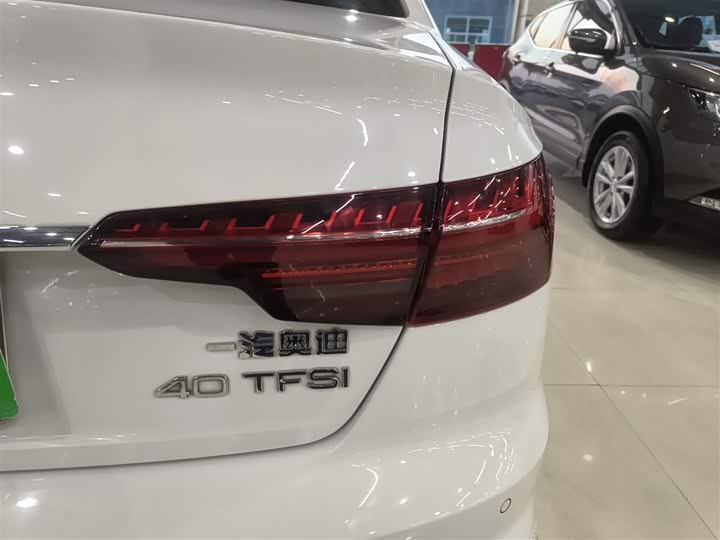 Фото 8 - Audi A4L