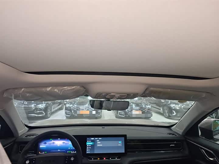 Фото 9 - Roewe RX5 Hybrid