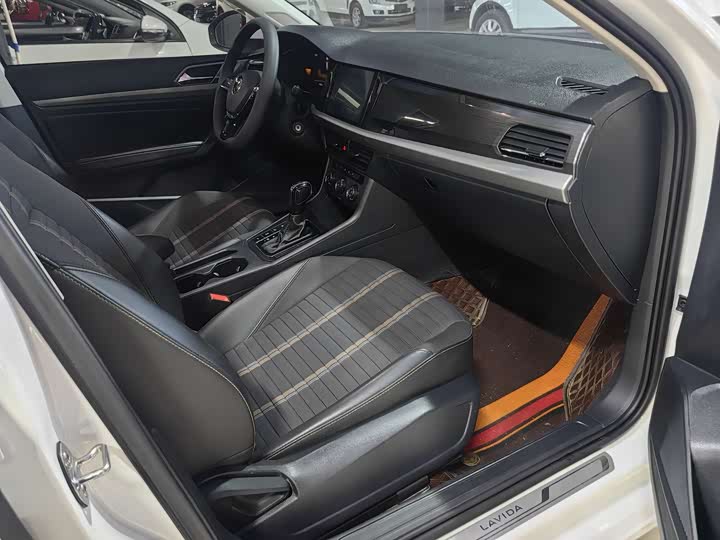 Фото 9 - Volkswagen Lavida