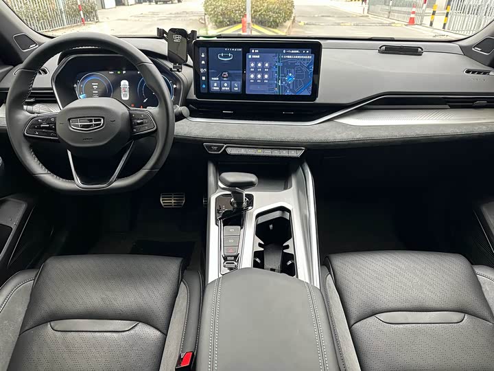 Фото 4 - Geely Preface