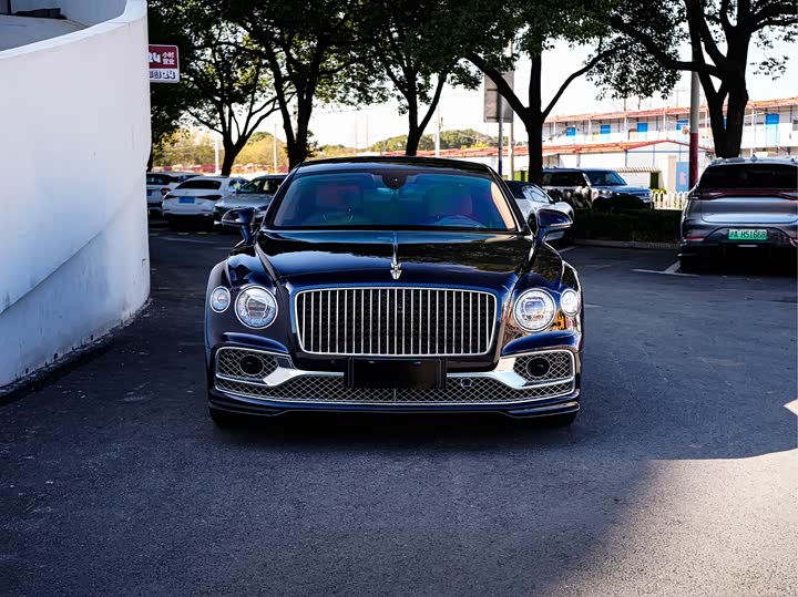 Фото 2 - Bentley Flying Spur