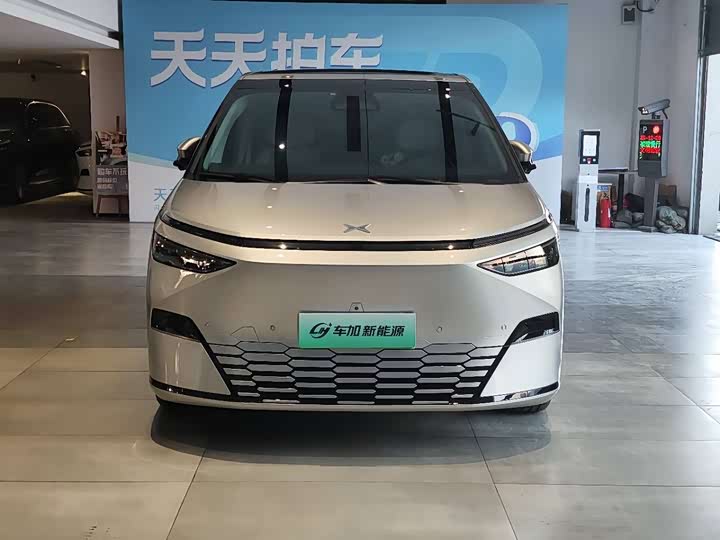 Фото 2 - XPeng X9