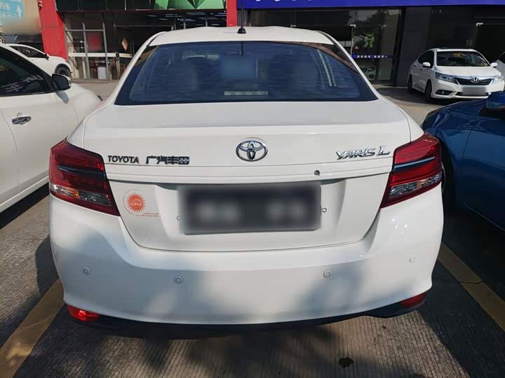 Фото 6 - Toyota Yaris L