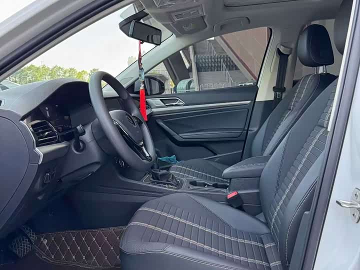 Фото 7 - Volkswagen Lavida