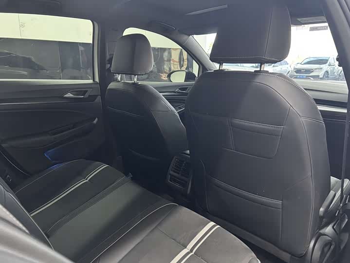 Фото 5 - Volkswagen Golf