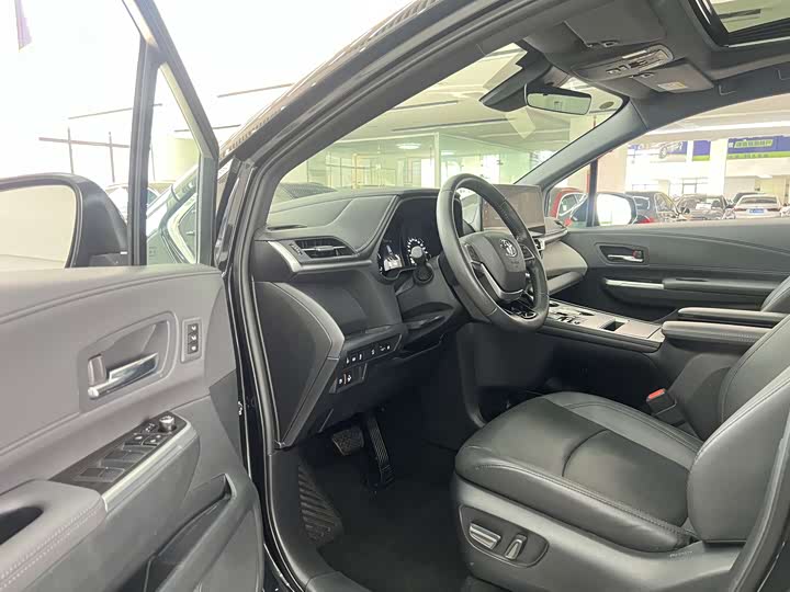 Фото 7 - Toyota Granvia