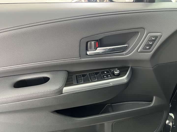 Фото 8 - Toyota Granvia