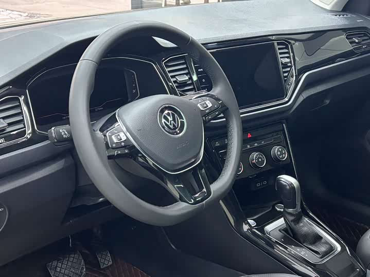 Фото 8 - Volkswagen T-Roc