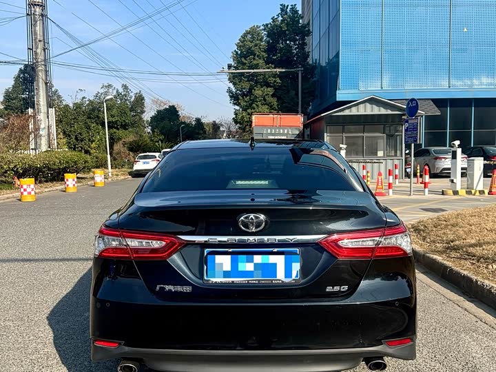 Фото 4 - Toyota Camry