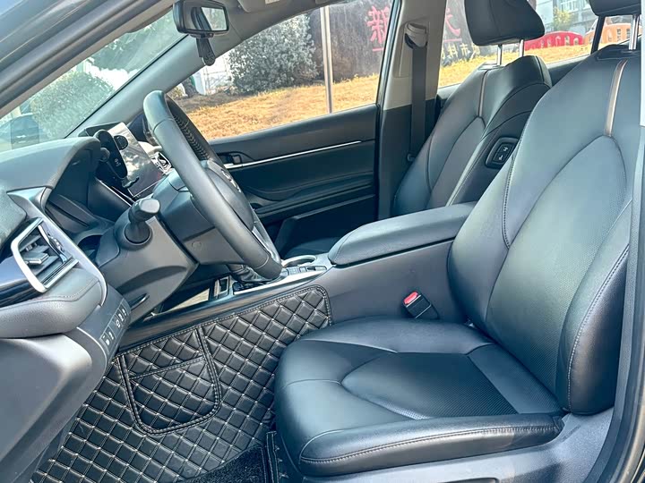 Фото 5 - Toyota Camry