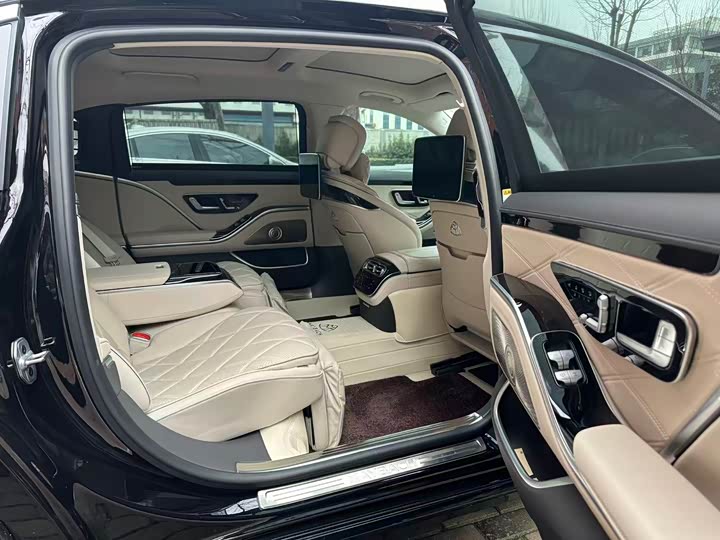 Фото 9 - Mercedes-Benz Maybach S-Class