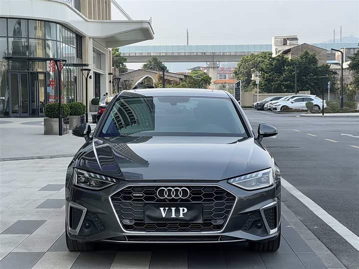 Фото 2 - Audi A4L