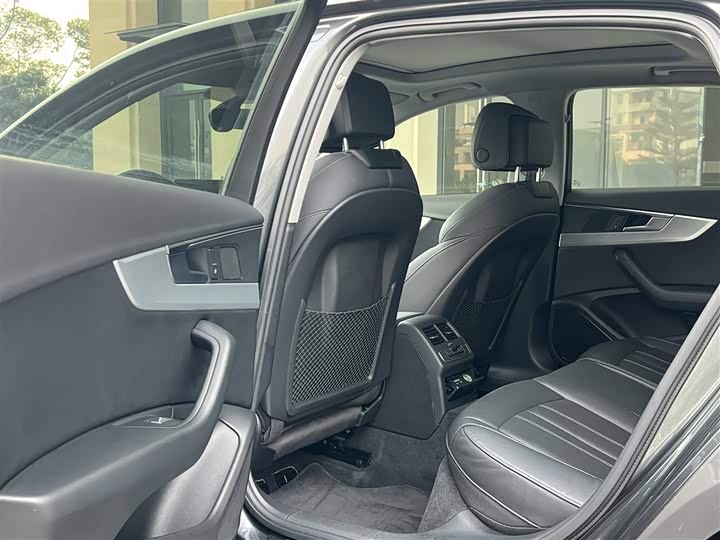 Фото 6 - Audi A4L