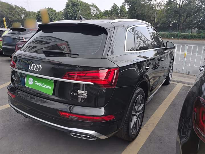 Фото 7 - Audi Q5L