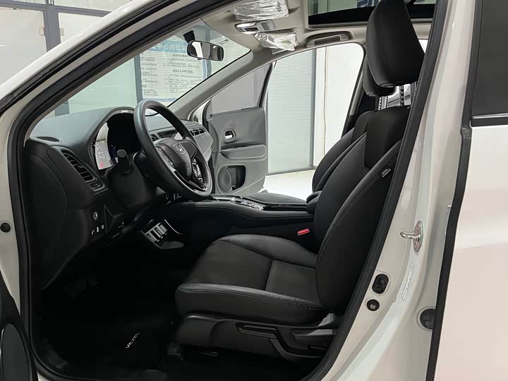 Фото 8 - Honda Vezel