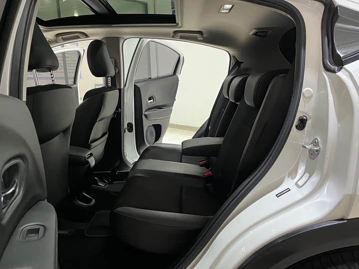 Фото 9 - Honda Vezel