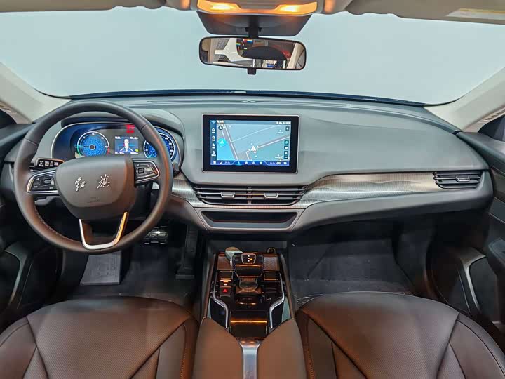 Фото 7 - Hongqi E-QM5