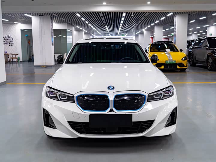 Фото 2 - BMW i3