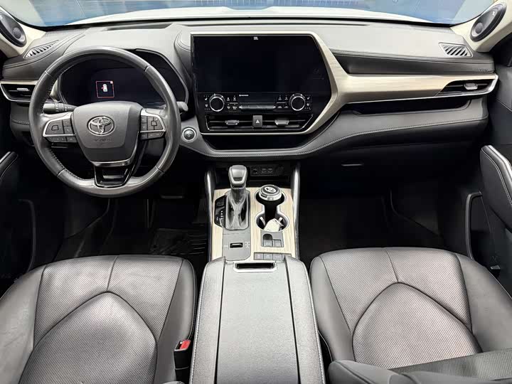 Фото 4 - Toyota Highlander