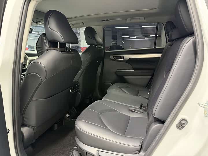 Фото 6 - Toyota Highlander