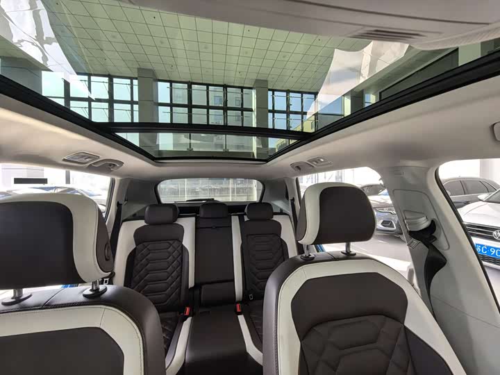 Фото 9 - Volkswagen Tayron