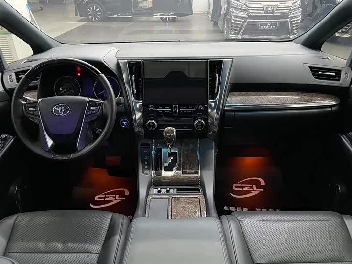 Фото 7 - Toyota Vellfire