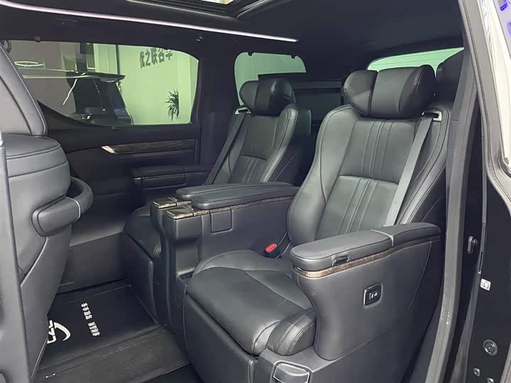 Фото 9 - Toyota Vellfire