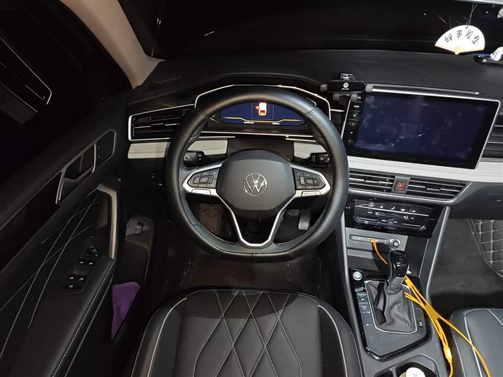 Фото 3 - Volkswagen Tiguan L Pro