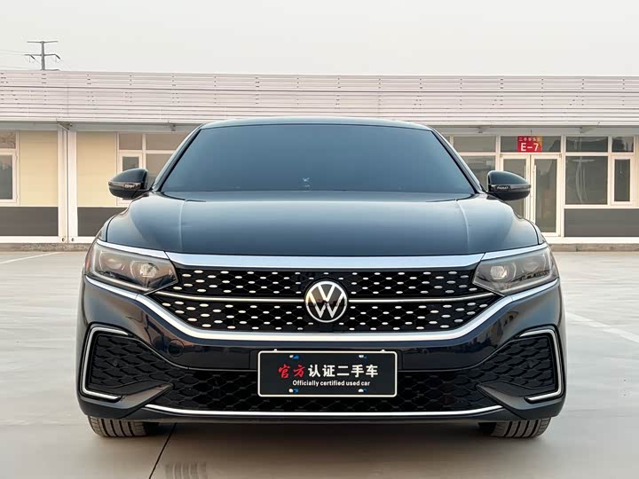 Фото 2 - Volkswagen Passat