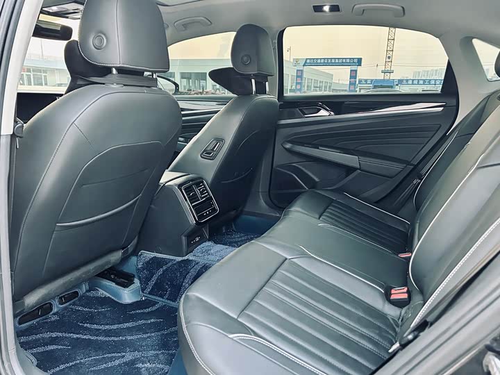 Фото 8 - Volkswagen Passat