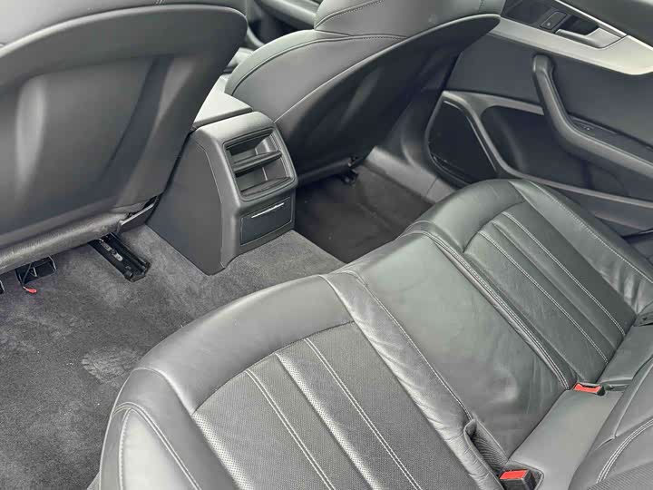 Фото 6 - Audi A4L