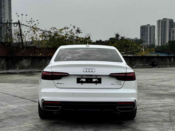 Фото 8 - Audi A4L