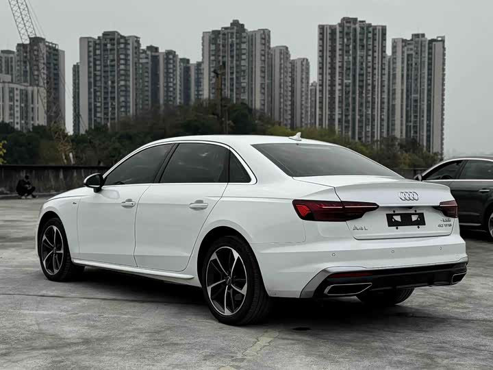 Фото 9 - Audi A4L