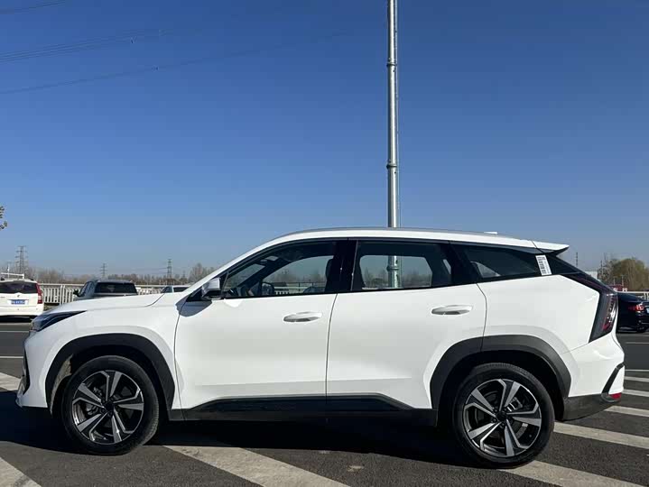 Фото 2 - Geely Atlas L