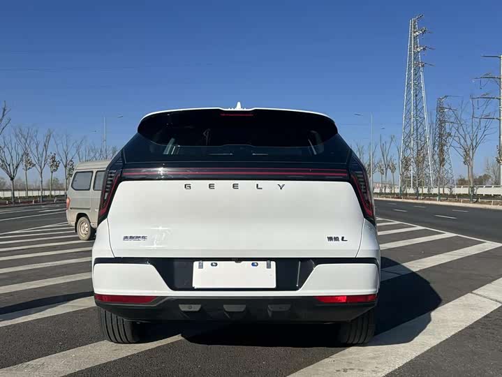 Фото 8 - Geely Atlas L