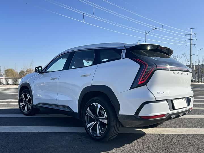 Фото 9 - Geely Atlas L