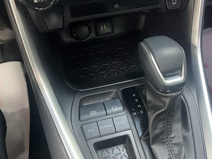 Фото 9 - Toyota Wildlander