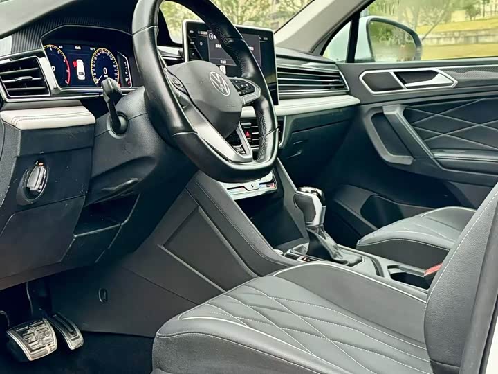 Фото 2 - Volkswagen Tiguan L Pro