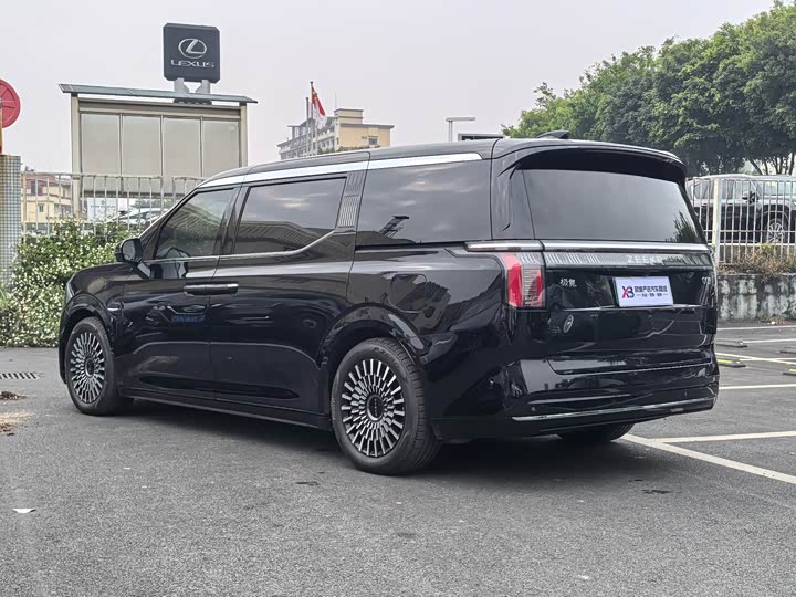 Фото 3 - Zeekr 009